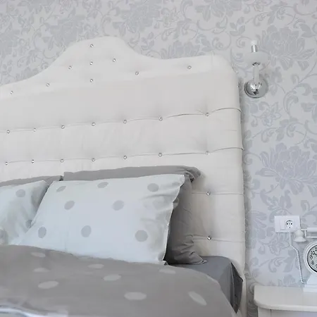 Margot Luxury アパート